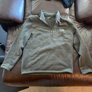 North Face Gordon Lyon 1/4 zip fleece. Never worn, and in great shape.